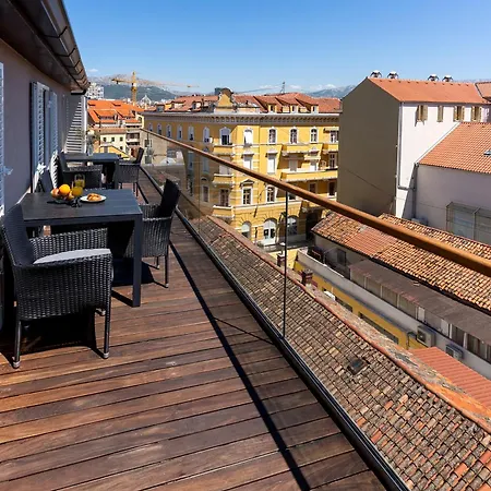 1bdr With Balcony At Prime Location Lejlighed *