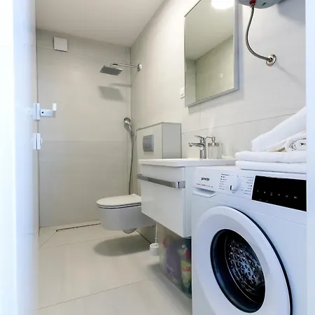 1bdr With Balcony At Prime Location Split