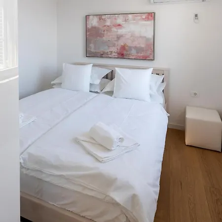 公寓 1bdr With Balcony At Prime Location *